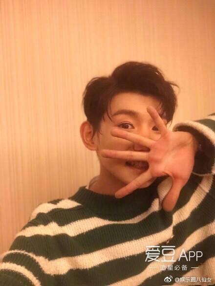 国产夫妻露脸自拍,国产夫妻的自拍风采